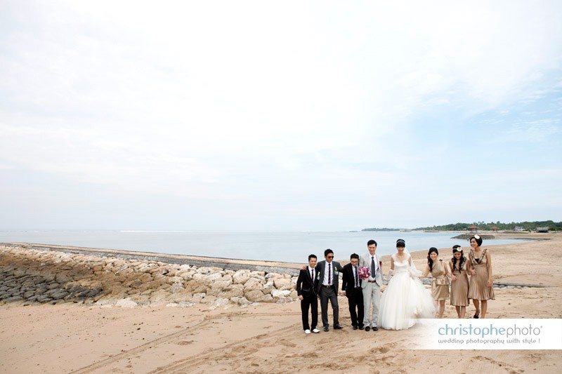 6-wedding-photographer-bali Wedding party on the beach, Bali Indonesia
