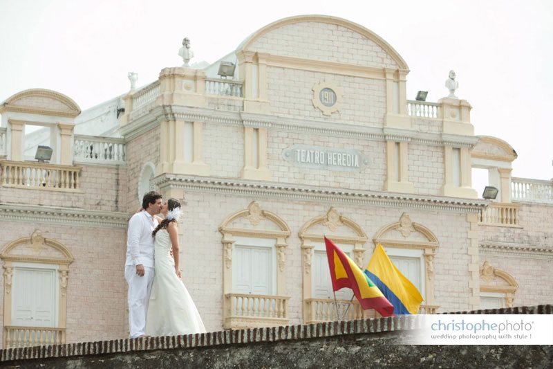 bride and groom in front of teatro heredia in cartagena