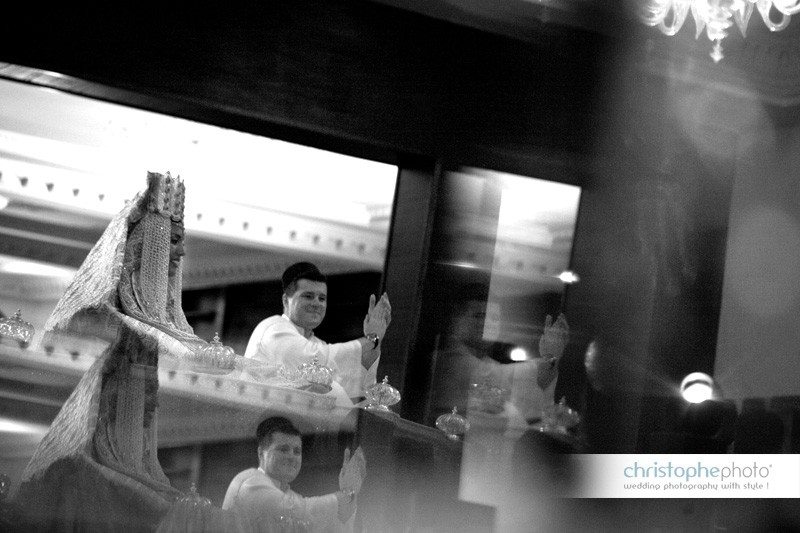 Black and white shot of the moroccan wedding during the reception in Casablanca